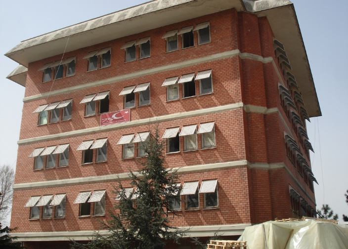 Eski Işıklar Holding Binasının Yıkımı